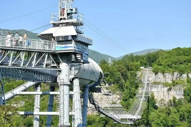 Перелез через ограждение. В «Skypark Sochi» рассказали, как погиб мужчина | Источник: sochi.ru