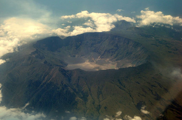 Вулкан Тамбора на острове Сумбава в Индонезии, фото 
