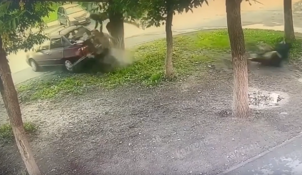 В Магнитогорске пьяный водитель, сдавая назад, разметал троих пешеходов и умчался с места ДТП (видео)