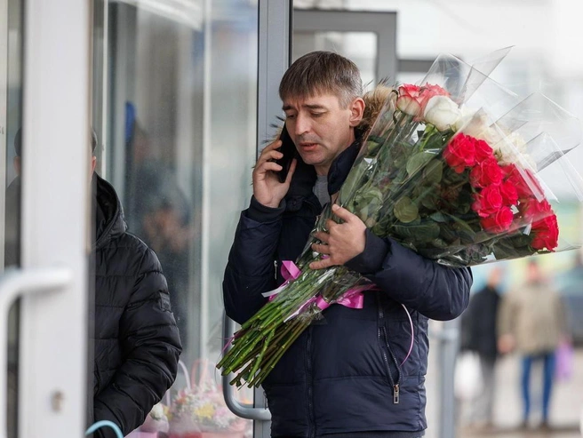 Маме, дочке, жене… Всех ли вспомнили? | Источник: Алексей Волхонский / V1.RU