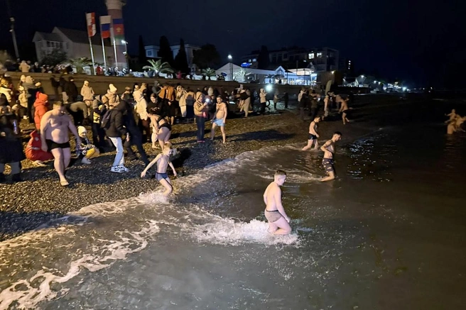 В Сочи очень холодно, поэтому было не много желающих | Источник: sochi.ru