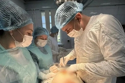 Хирурги из Читы спасли пациента с разрывом кишки на выезде