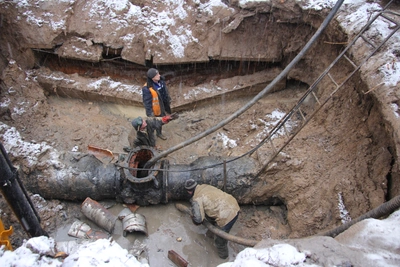 Авария на водопроводе в Волгограде оставила без воды тысячи