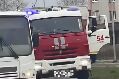 Спасатель пинком заставил водителя уступить дорогу на красный свет