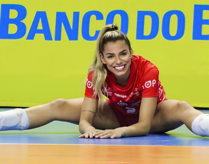 Волейболистка из Бразилии Кейла Алвеш на Onlyfans получает в 50 раз больше, чем за спорт: посмотрим на ее горячие фото