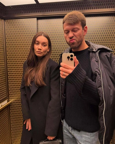 Карина Истомина поддержала мужа во время скандала