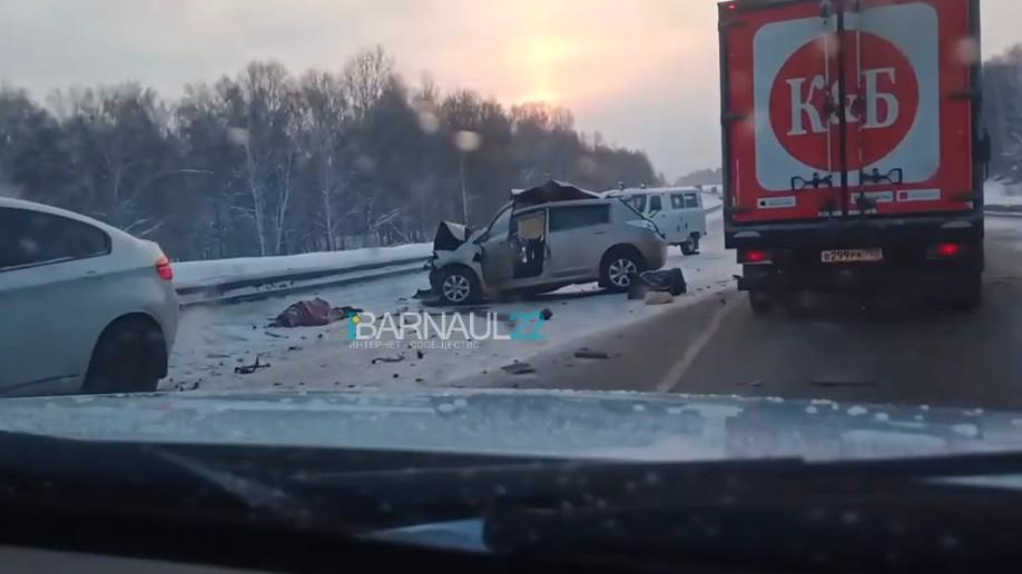 Ребенок и две женщины погибли в массовом ДТП на Чуйском тракте — видео 