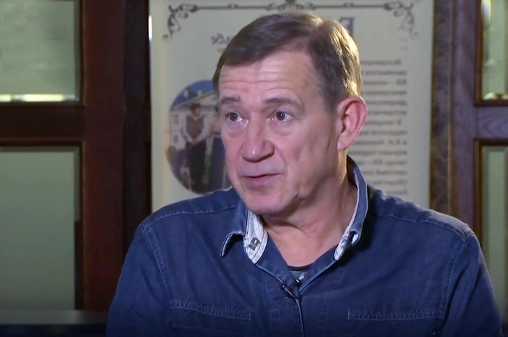 «Она, видимо, хотела, чтобы я обеспечивал две семьи — свою и ее. Но я на тот момент был не в состоянии не то чтобы кого-то обеспечивать, не в состоянии жить даже», — негодовал Валерий по поводу вдовы брата в программе «Хватит слухов!»