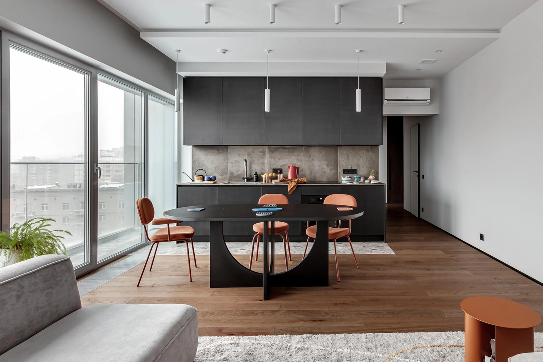 Оранжевые стулья, Delo Design. Модульный диван, Ossen. Журнальный столик, Woud. | Источник: Дмитрий Горелов