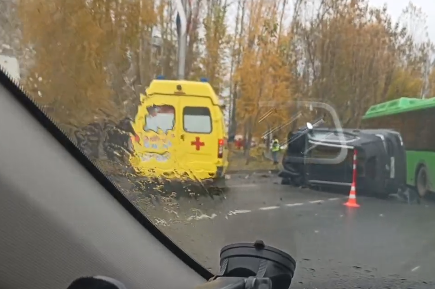 В Тюмени в массовой аварии погибла девушка — видео