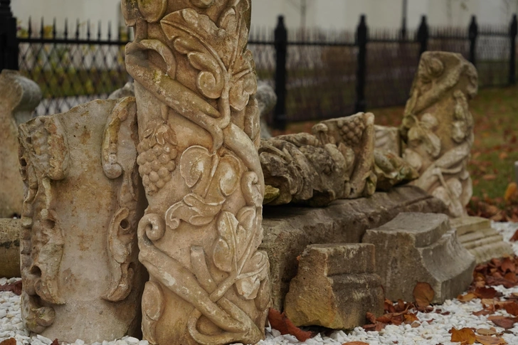 Загадочные склепы, ангелы и плакальщицы: 3 самых красивых кладбища Москвы