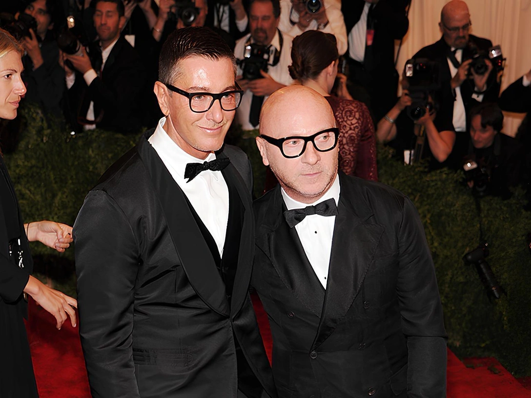 Стефано Габбана (слева) и Доменико Дольче (справа) на Met Gala, 2013 год. | marieclaire.ru