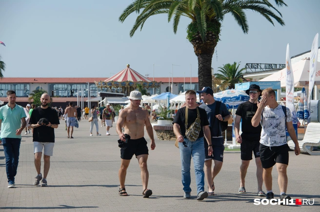 Мужчинам не с кем крутить курортные романы  | Источник: Оксана Витязь / SOCHI1.RU