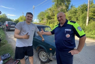 Полицейские Еманжелинского округа помогли водителю с поломкой