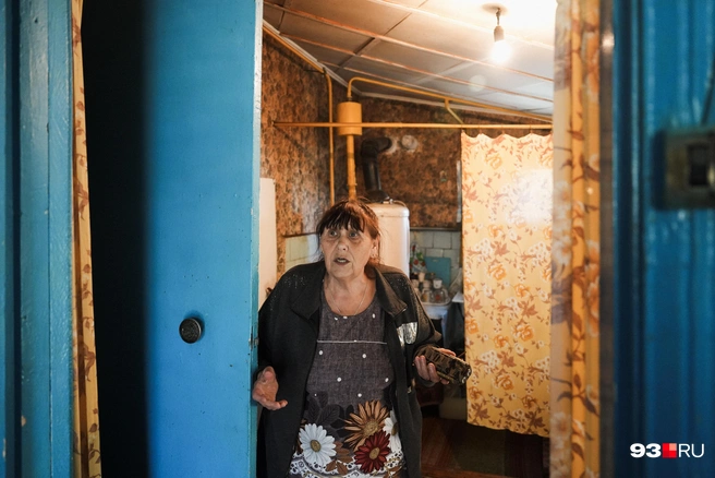 Ольга Анатольевна всегда злится, когда разговор заходит о чиновниках и их обещаниях | Источник: Дарья Паращенко / 93.RU