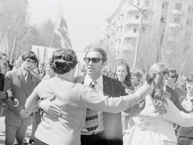 Как видно на кадрах, обязательное участие не мешало веселью | Источник: Л.В. Бородулина, Объединенный государственный архив Челябинской области