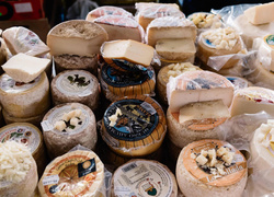 В Испании продан самый дорогой сыр в мире