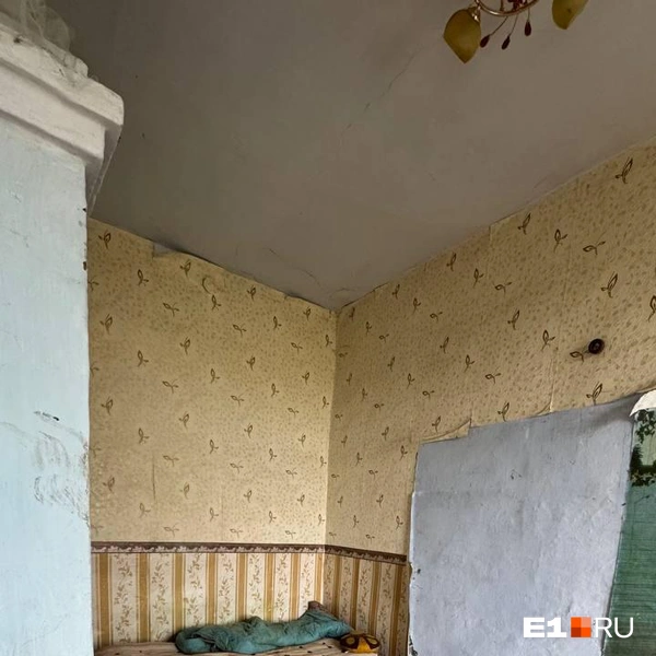 Через три недели дом уже был снесён | Источник: читательница E1.RU