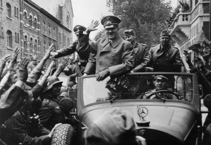Фото №1 - Как личный шофер Гитлера пил с советскими солдатами за победу
