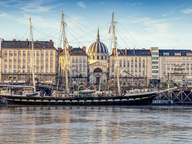 Барк «Белем» на набережной Фосс | Источник: Shutterstock / Fotodom.ru