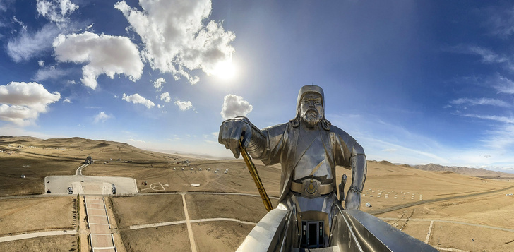 Чингисхан осматривает свои владения