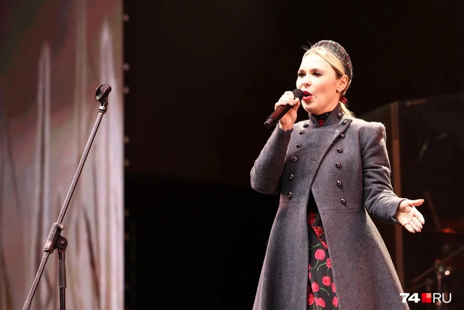 Пелагея начала с песни «Конь» группы Любэ, потом спела «Казака» и «Любо, братцы, любо» | Источник: Наталья Лапцевич