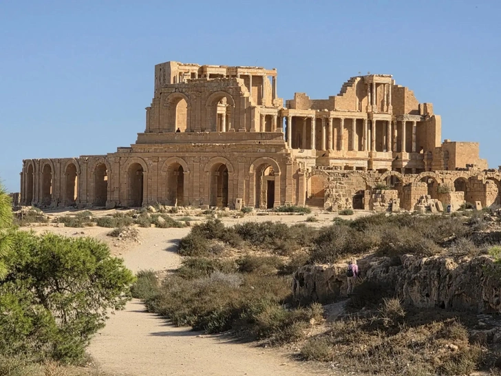 «Городок хоббитов» и подземный дом на 8 семей в пустыне: россиянин рассказал, зачем стоит лететь в Ливию