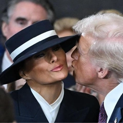 Кто в Белом доме хозяин: опубликован официальный портрет Мелании Трамп