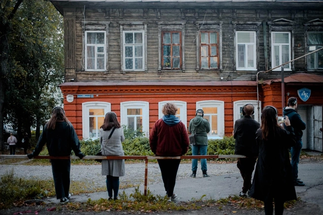 Во время спектакля-прогулки гости проходят разные улицы и места Перми | Источник: permopera.ru