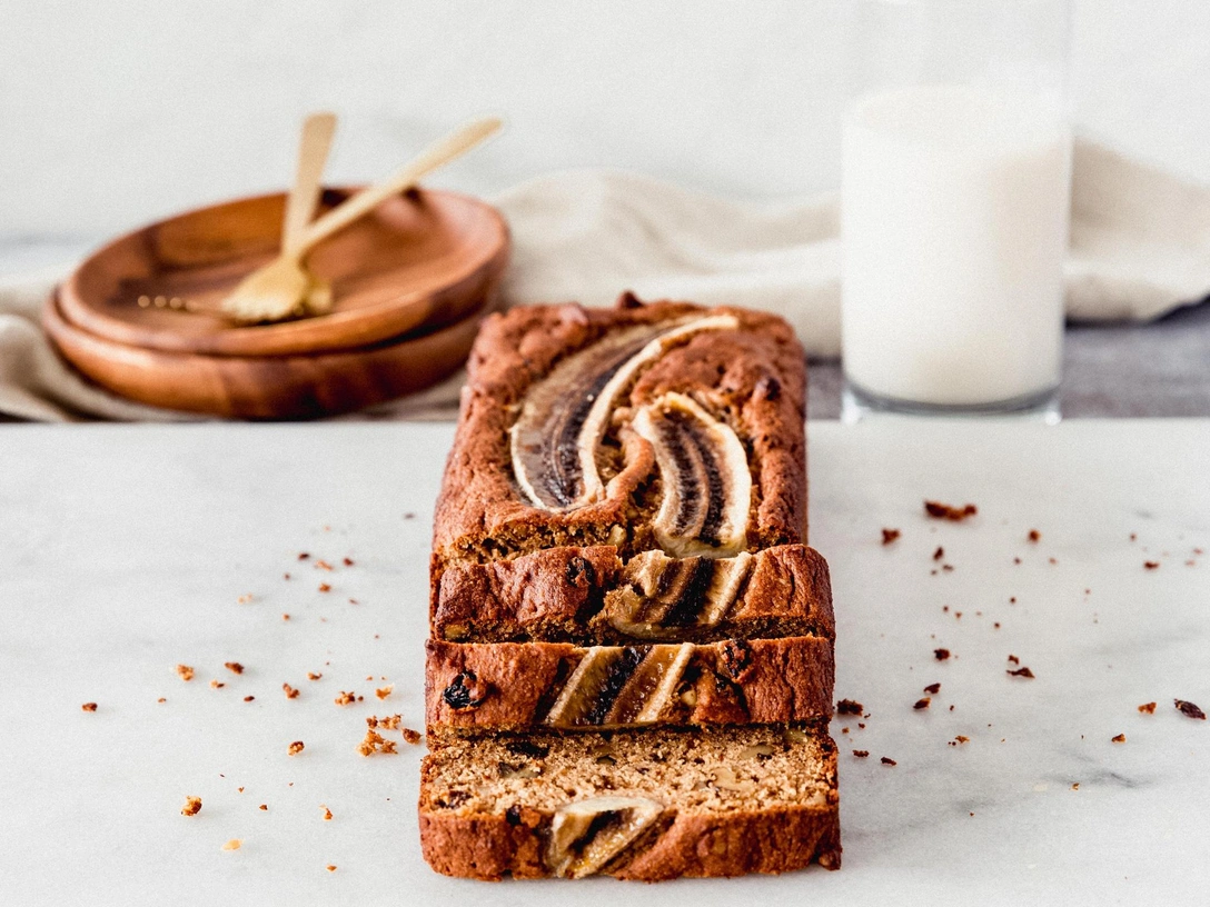 Банановый хлеб: лучшее угощение для семьи и гостей — оно произведет фурор | marieclaire.ru