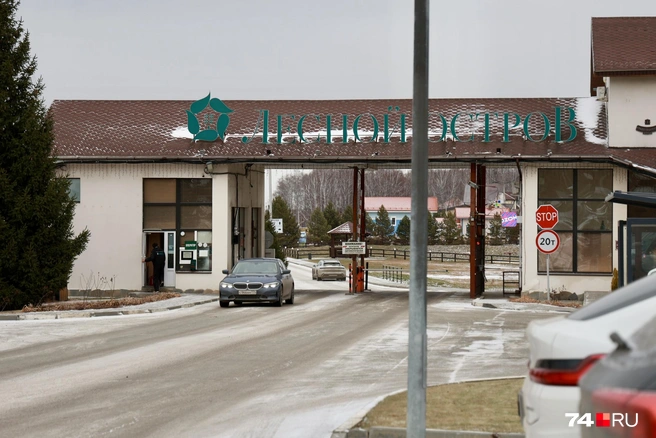 И без того серьезную систему безопасности в поселке после кражи собираются совершенствовать | Источник: Михаил Шилкин