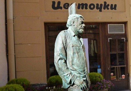 В Петербурге открыли памятник Сергею Довлатову | ya62.ru