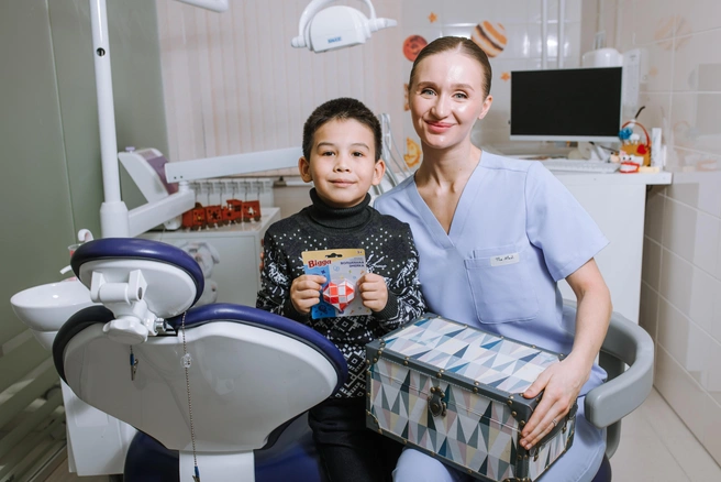 Врачи Smile&amp;Go внимательно и заботливо относятся к пациенту | Источник: стоматология Smile&amp;Go