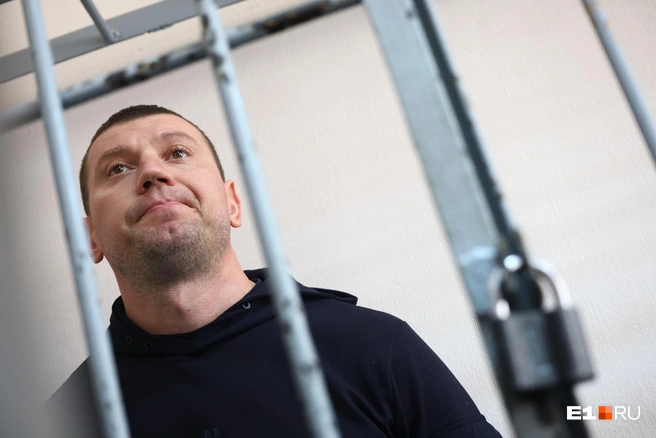 Не было раскаяния. Как в Екатеринбурге вели себя в суде обвиняемые в ДТП с четырьмя погибшими: онлайн | Источник: Владислав Лоншаков / E1.RU