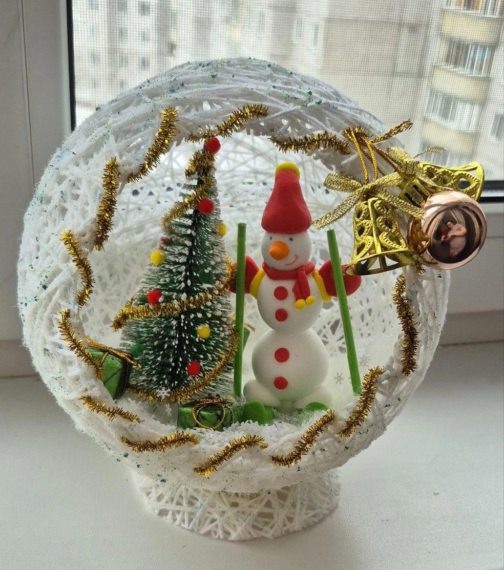 Даниилу шесть лет, поделку с мамой он делал на конкурс | Источник: Кристина / T.me