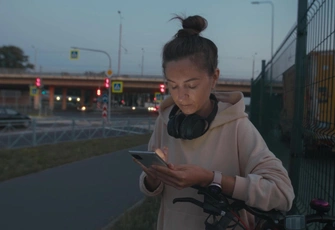 «Бывший переходит на другую сторону дороги, когда видит меня. Не могу его понять, 20 лет ведь уже прошло»