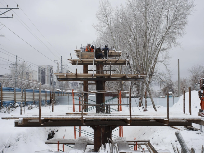 Мост будет оборудован освещением, пандусами для маломобильных граждан, а прилегающую территорию благоустроят. | Источник: Андрей Бортко / NGS.RU