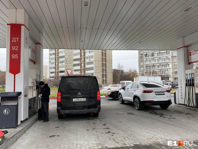 Здесь почти все колонки заняты, но очередей нет | Источник: Ирина Порозова / E1.RU