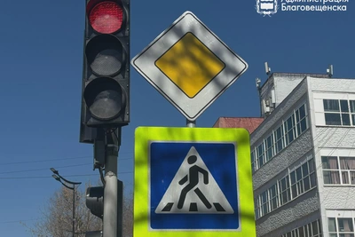 В Благовещенске перенастроят 25 светофоров для безопасности детей