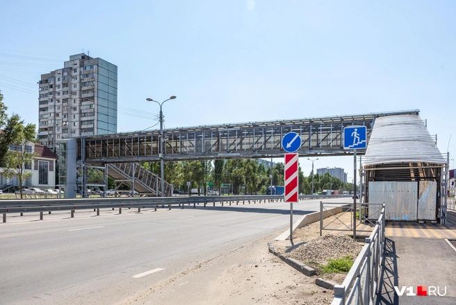 Раньше здесь пытались перебегать Третью продольную, теперь ее можно будет спокойно перейти | Источник: Константин Завриков / V1.RU