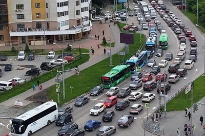 Гигантские пробки парализовали Екатеринбург вечером 11 июня