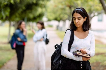 «Все вокруг меня ненавидят: и одноклассники, и родственники. Я никому не нужная тварь?»