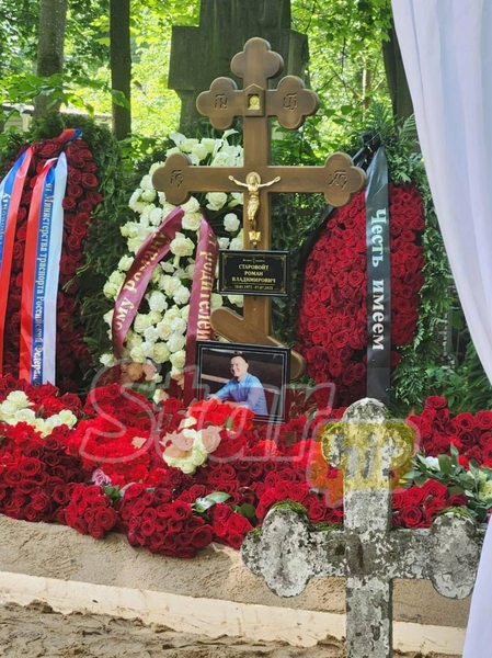 Чиновник похоронен рядом с могилами известных артистов — Людмилы Сенчиной и Эдуарда Хиля