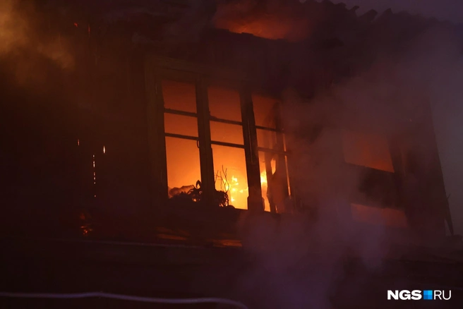 Самостоятельно эвакуировались 17 жильцов дома | Источник: Александр Ощепков / NGS.RU