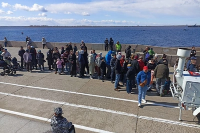 Архангелогородцы выстроились в очередь за бесплатной кашей