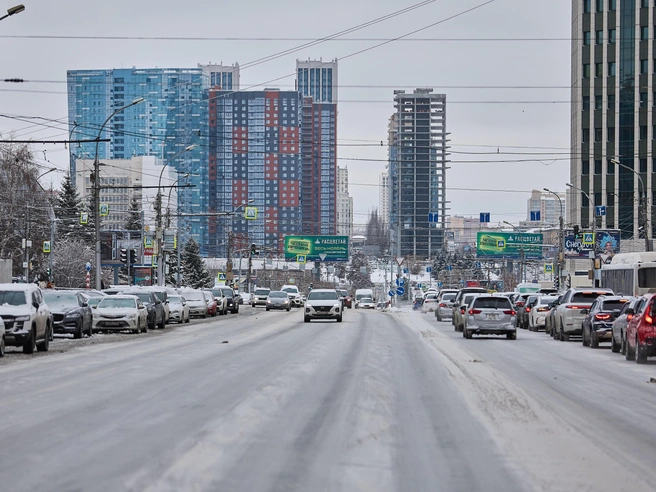 Из-за изменений погоды сегодня образовалась пробка интенсивностью 10 баллов. | Источник: Александр Ощепков / NGS.RU