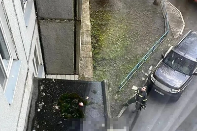 Тело мужчины обнаружено под окнами челябинской многоэтажки