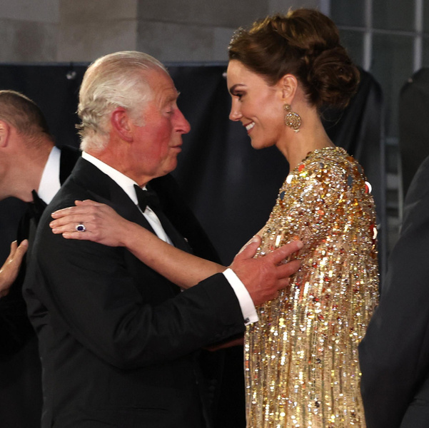 Любимая невестка: 11 милых фотографий Карла III и Кейт Миддлтон, на которых они по-настоящему счастливы