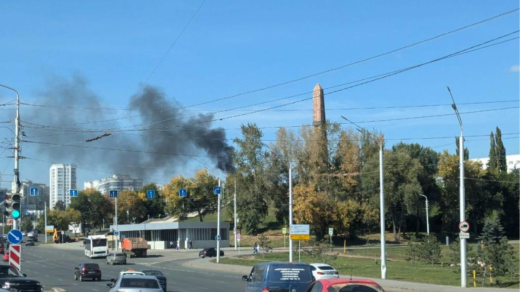 Над проспектом Салавата в Уфе столб черного дыма: узнали, что так сильно горит