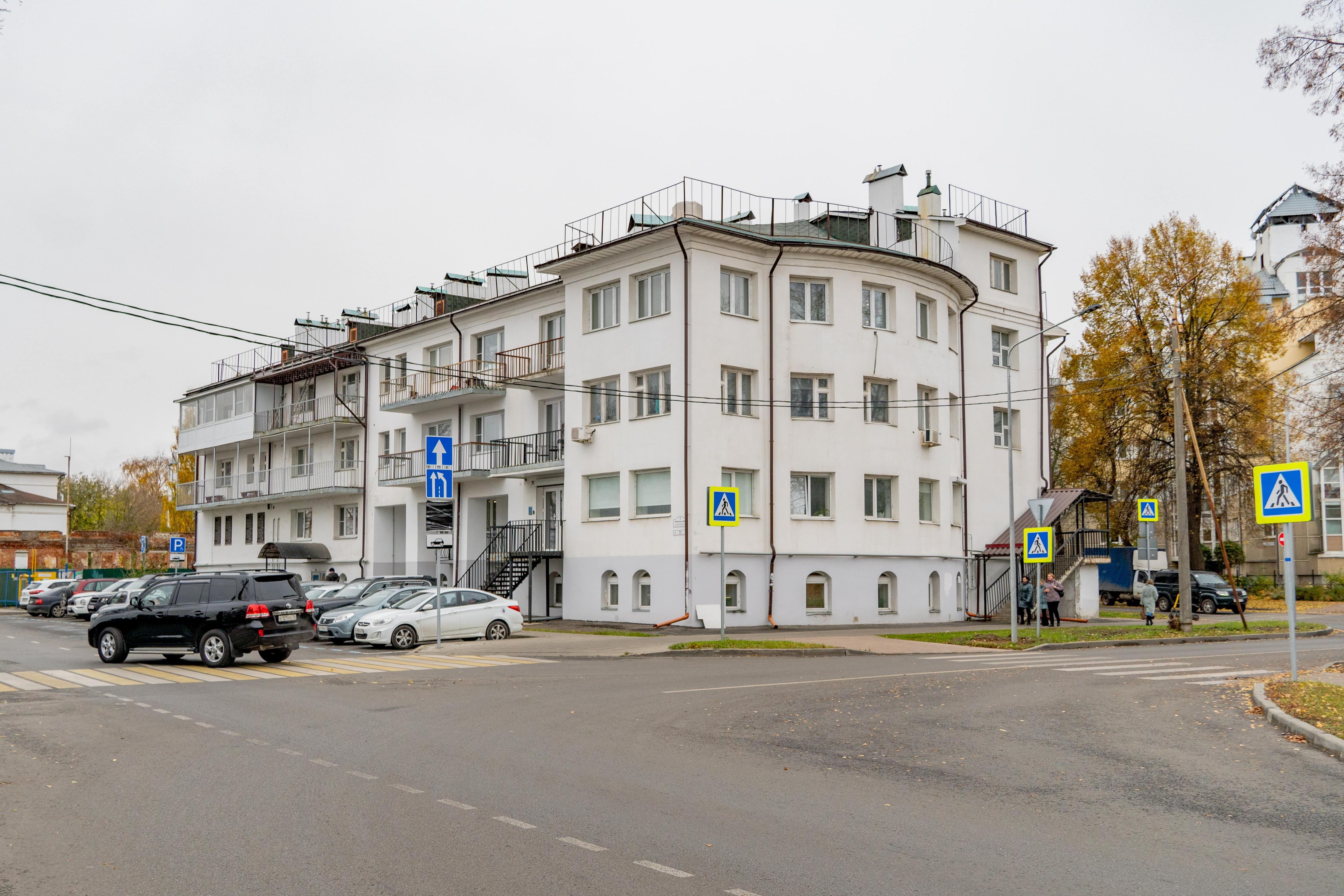 Жилой дом возле Октябрьского моста был еще в процессе строительства | Источник: Кирилл Поверинов / 76.RU